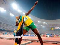 JackeyLove意外战胜G2，刷新纪录引爆全场！观众掌声雷动