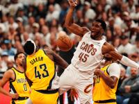 詹姆斯三巨头联手，米切尔得分突破，复出首战轰40分冲击季后赛！的简单介绍